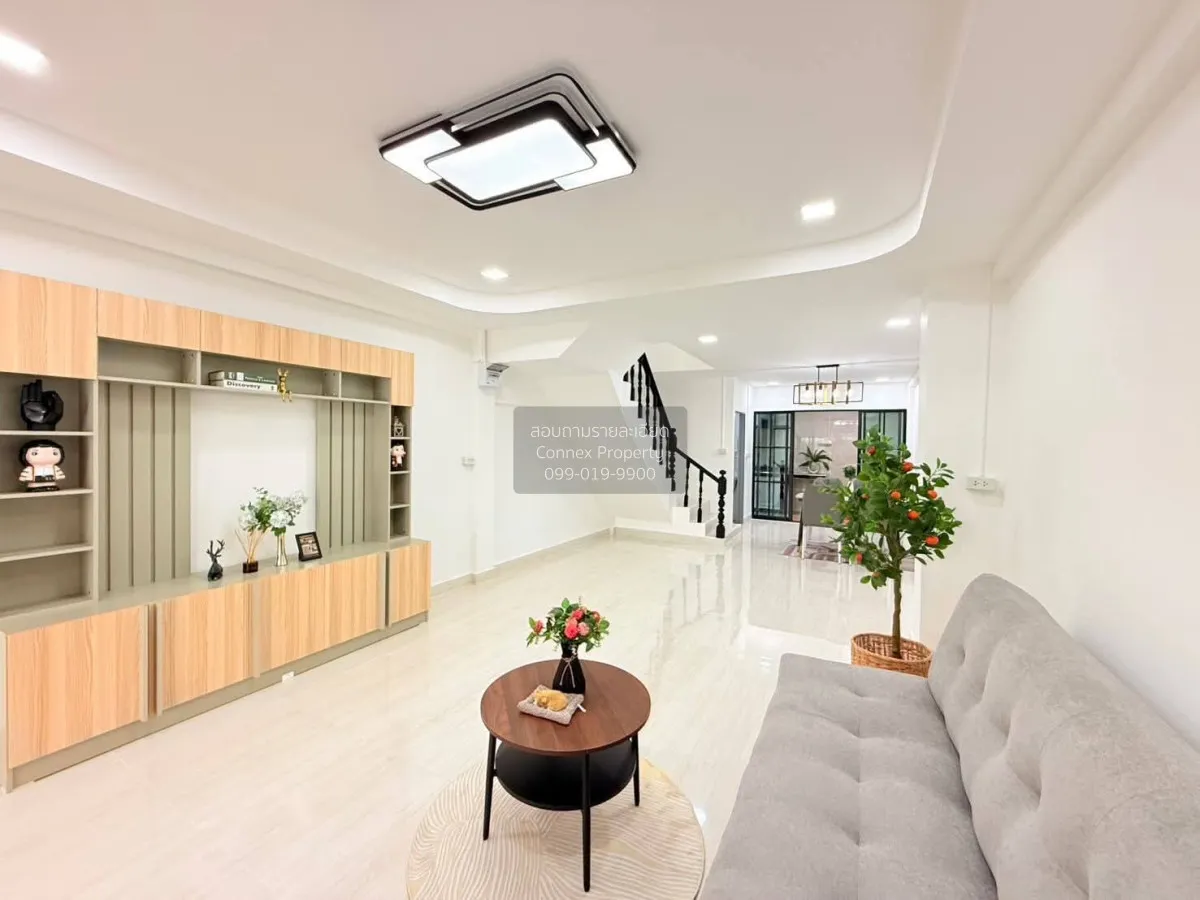 For Sale Townhouse/Townhome  , Nawakarn Sereethai , newly renovat