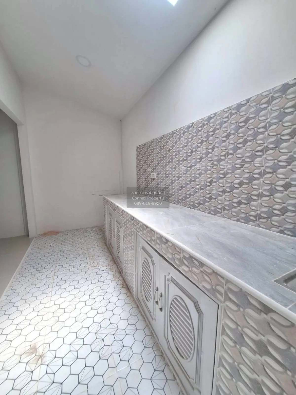 For Sale Townhouse, Wang Hin Soi 8. , newly renovated , Surasak ,
