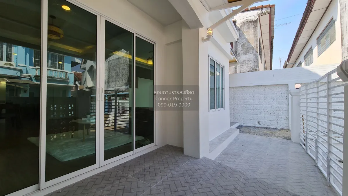 For Sale Townhouse/Townhome  , Busarin Ramintra , corner unit , n 2