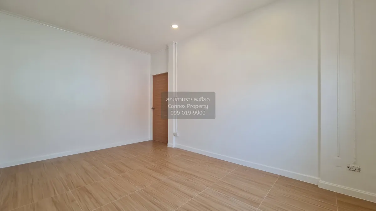 For Sale Townhouse/Townhome  , Busarin Ramintra , corner unit , n