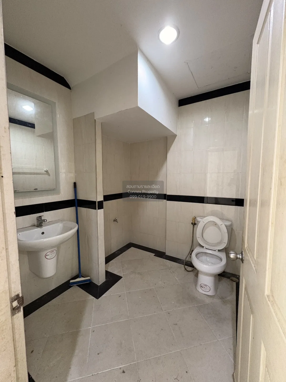 ขายทาวน์เฮ้าส์/ทาวน์โฮม  บ้านกลางเมือง บริติช ทาวน์ ศรีนครินทร์ M