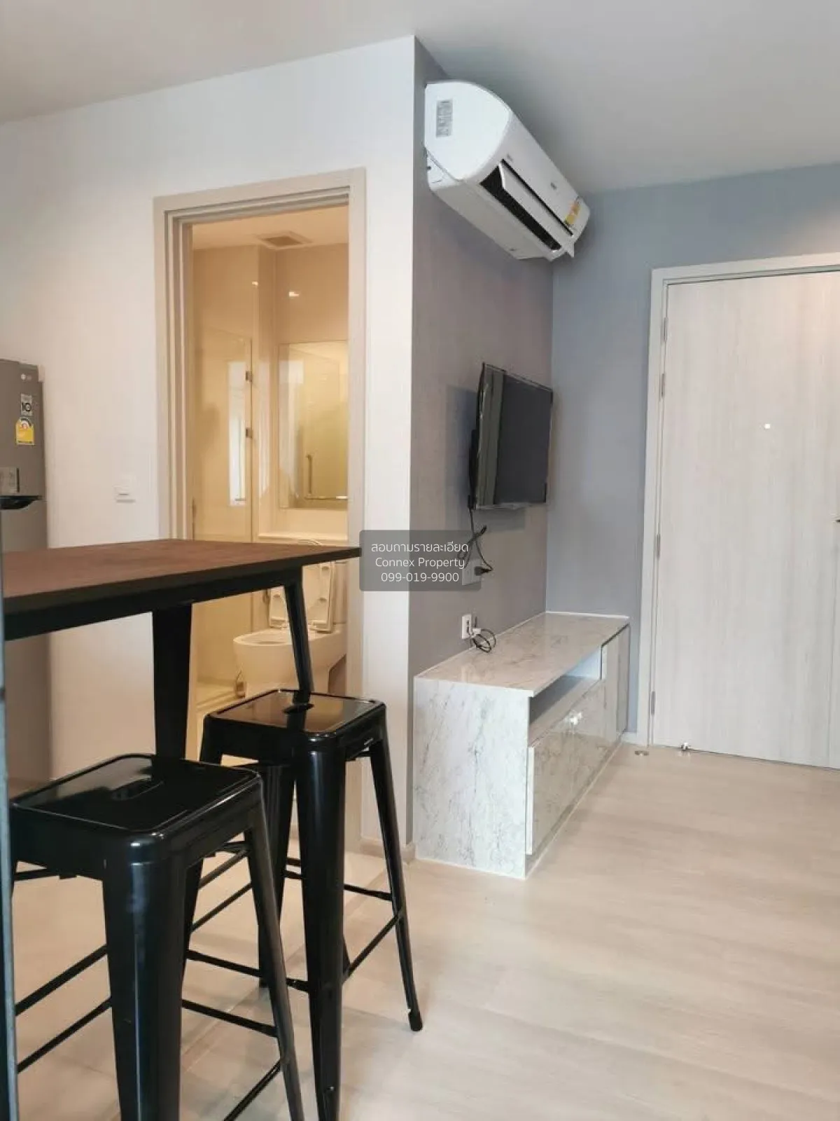 For Rent Condo , Life One Wireless , nice view , high floor , BTS 3