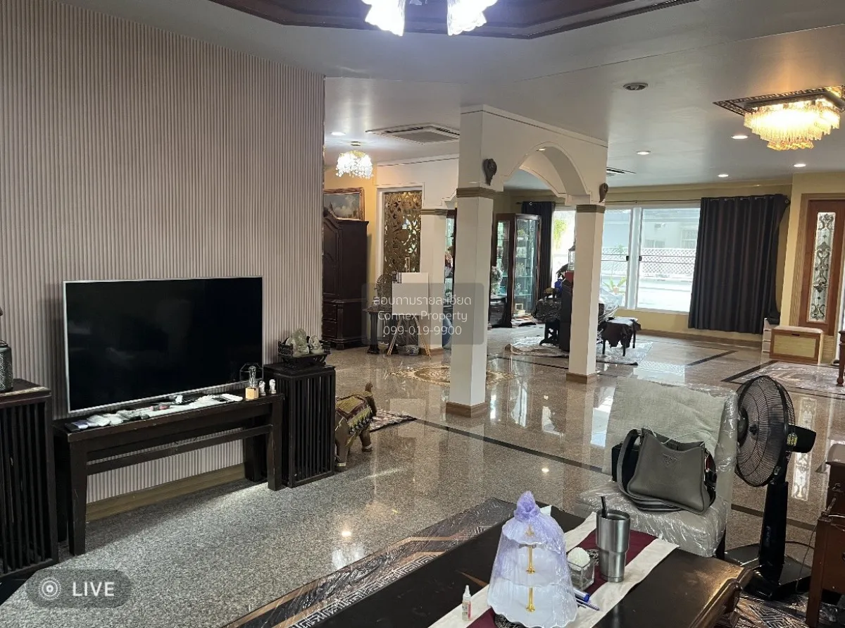 เช่าบ้าน  บ้านลาดพร้าว 1 วิวสวย ห้องมุม หน้ากว้าง รีโนเวทใหม่ MRT