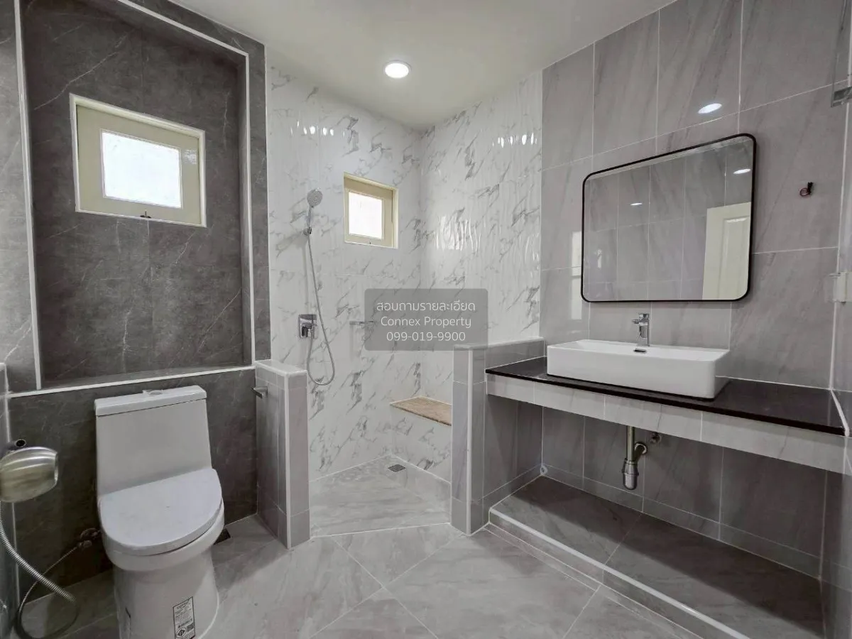 For Sale House , Setthasiri Ramintra , corner unit , wide frontag