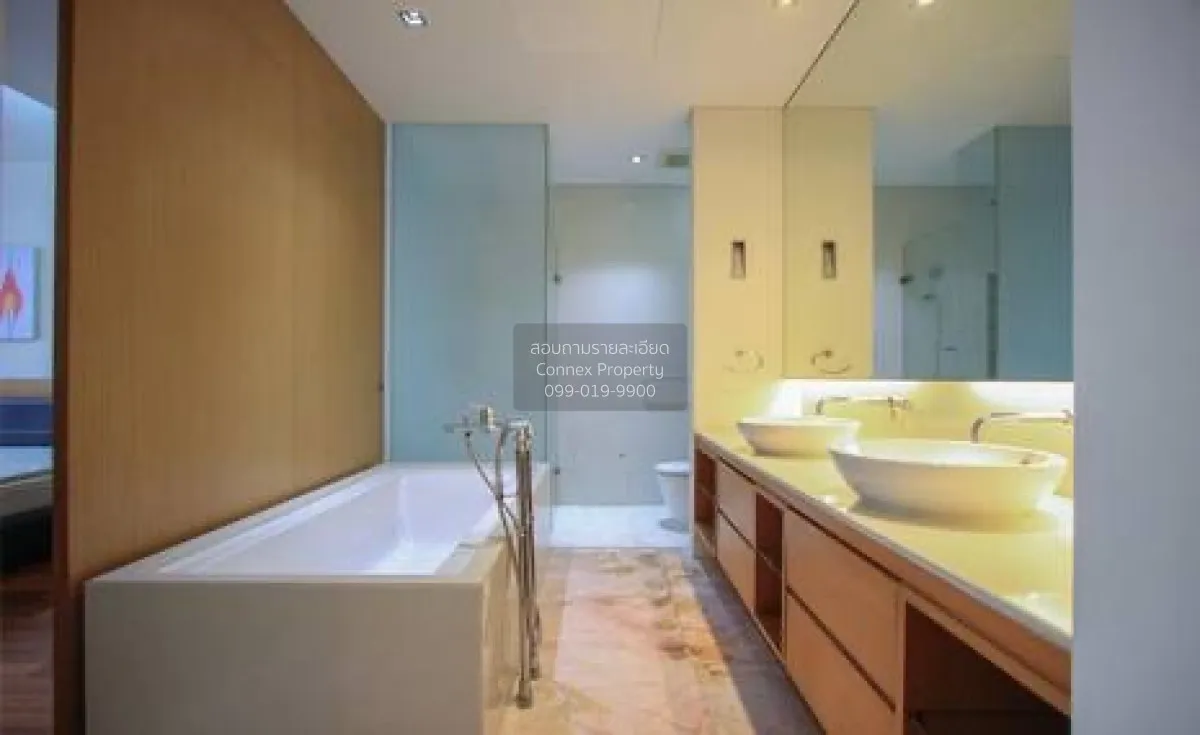 For Rent Condo , Domus , corner unit , wide frontage , BTS-Asok ,