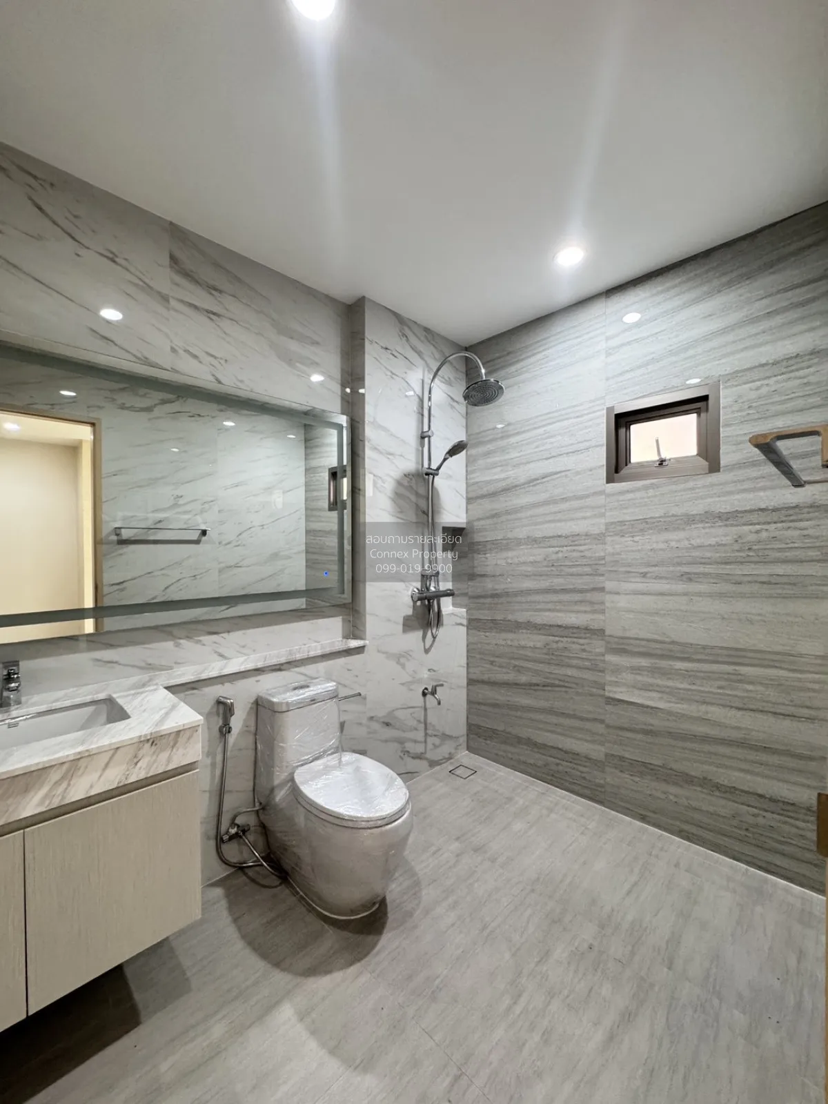 For Sale Townhouse/Townhome  , Qualitia Sukhumvit 62 , corner uni