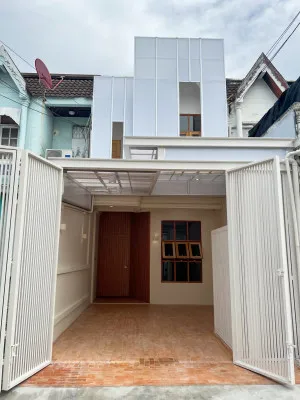 ขายทาวน์เฮ้าส์/ทาวน์โฮม  บ้าน อยู่เจริญ ลาดพร้าว 101 รีโนเวทใหม่ MRT-ลาดพร้าว 101 (สายสีเหลือง) หัวหมาก เขต บางกะปิ กรุงเทพ CX-146509