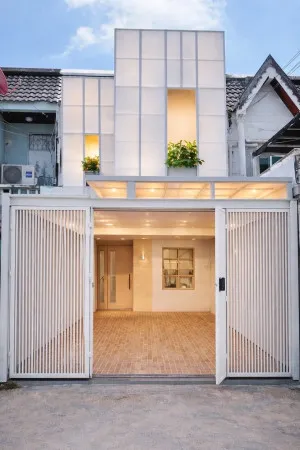 ขายทาวน์เฮ้าส์/ทาวน์โฮม  บ้าน อยู่เจริญ ลาดพร้าว 101 รีโนเวทใหม่ MRT-ลาดพร้าว 101 (สายสีเหลือง) หัวหมาก เขต บางกะปิ กรุงเทพ CX-146509