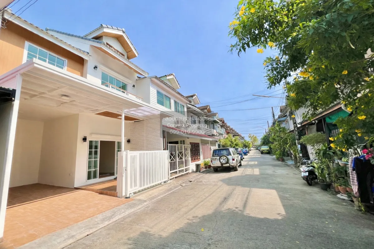 For Sale Townhome ,Soi Nuanchan 56 Yaek 7 , newly renovated , Nua 2
