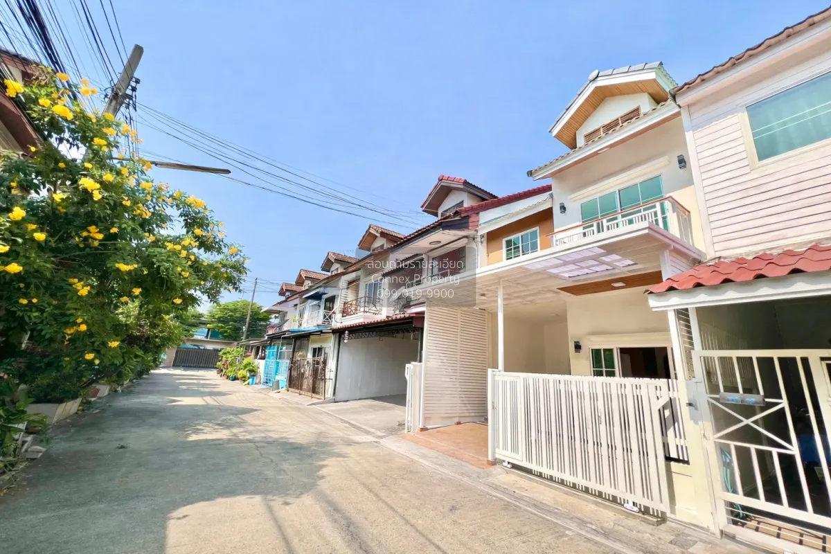For Sale Townhome ,Soi Nuanchan 56 Yaek 7 , newly renovated , Nua 3