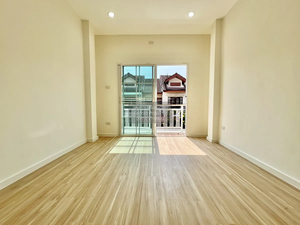 For Sale Townhome ,Soi Nuanchan 56 Yaek 7 , newly renovated , Nua