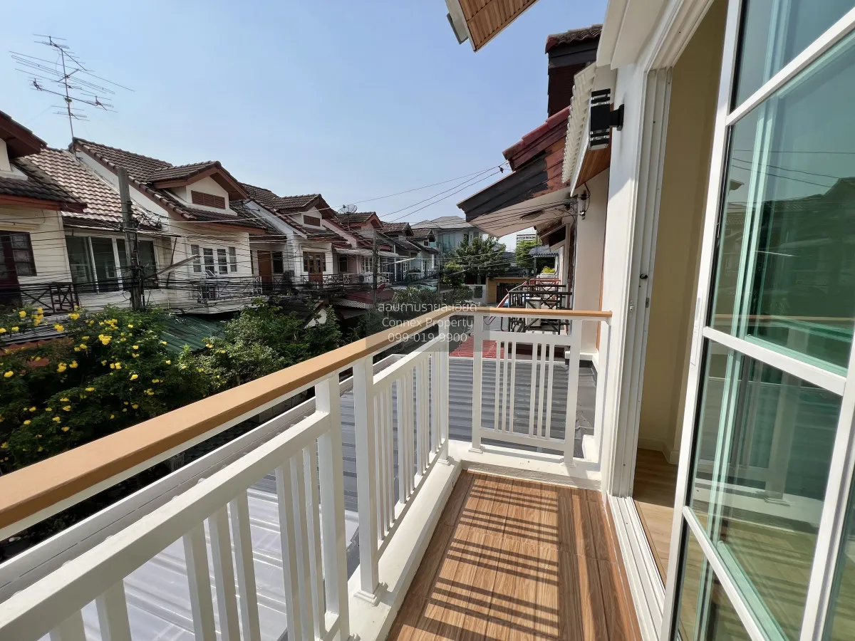 For Sale Townhome ,Soi Nuanchan 56 Yaek 7 , newly renovated , Nua