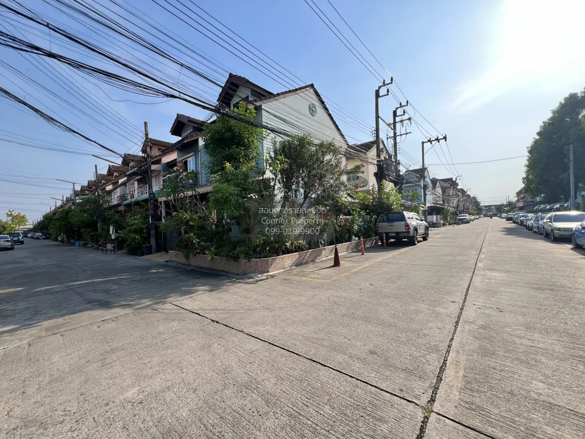 For Sale Townhome ,Soi Nuanchan 56 Yaek 7 , newly renovated , Nua