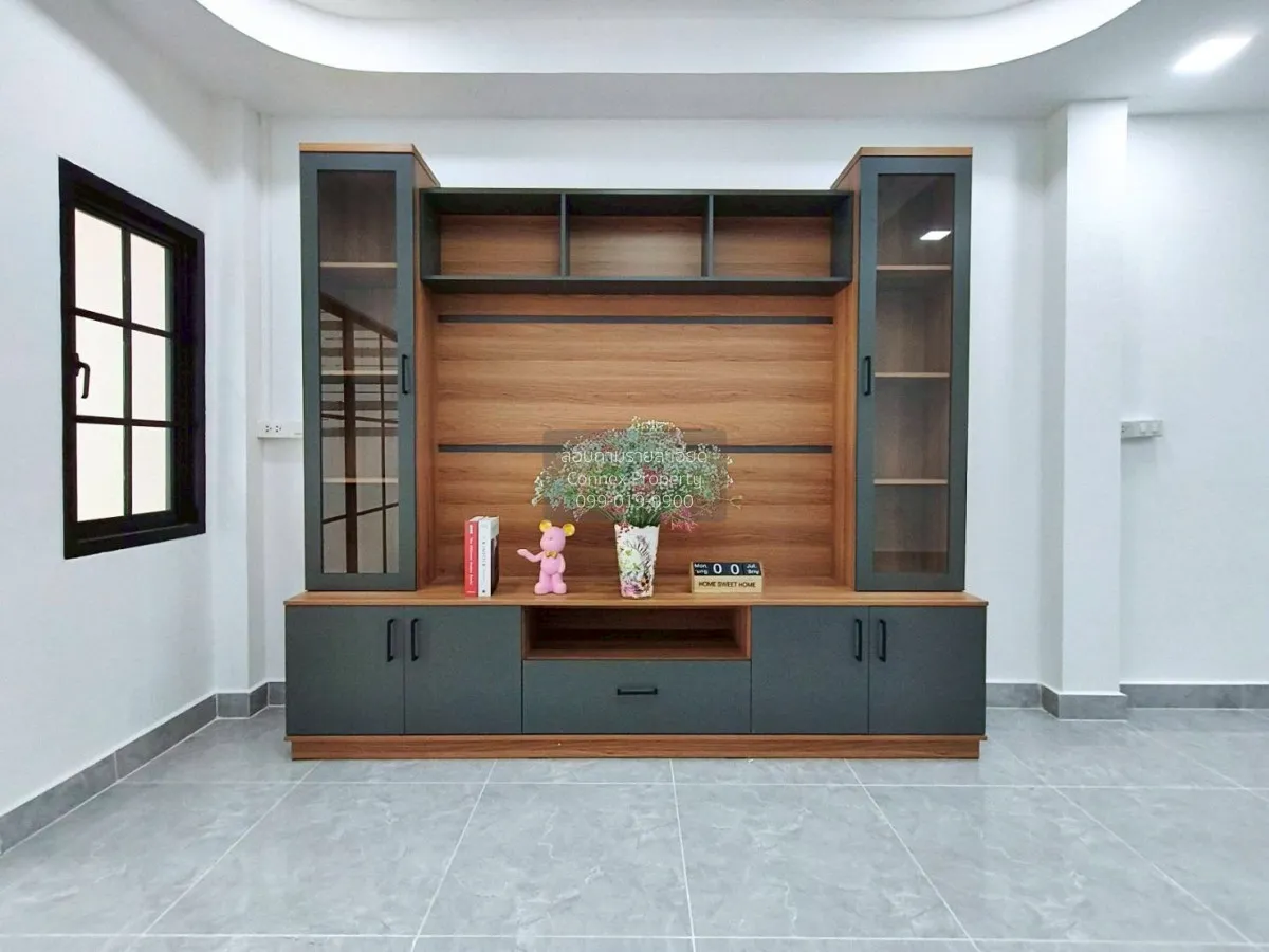 For Sale Townhouse/Townhome  , Baan Romyen 5 , newly renovated , 