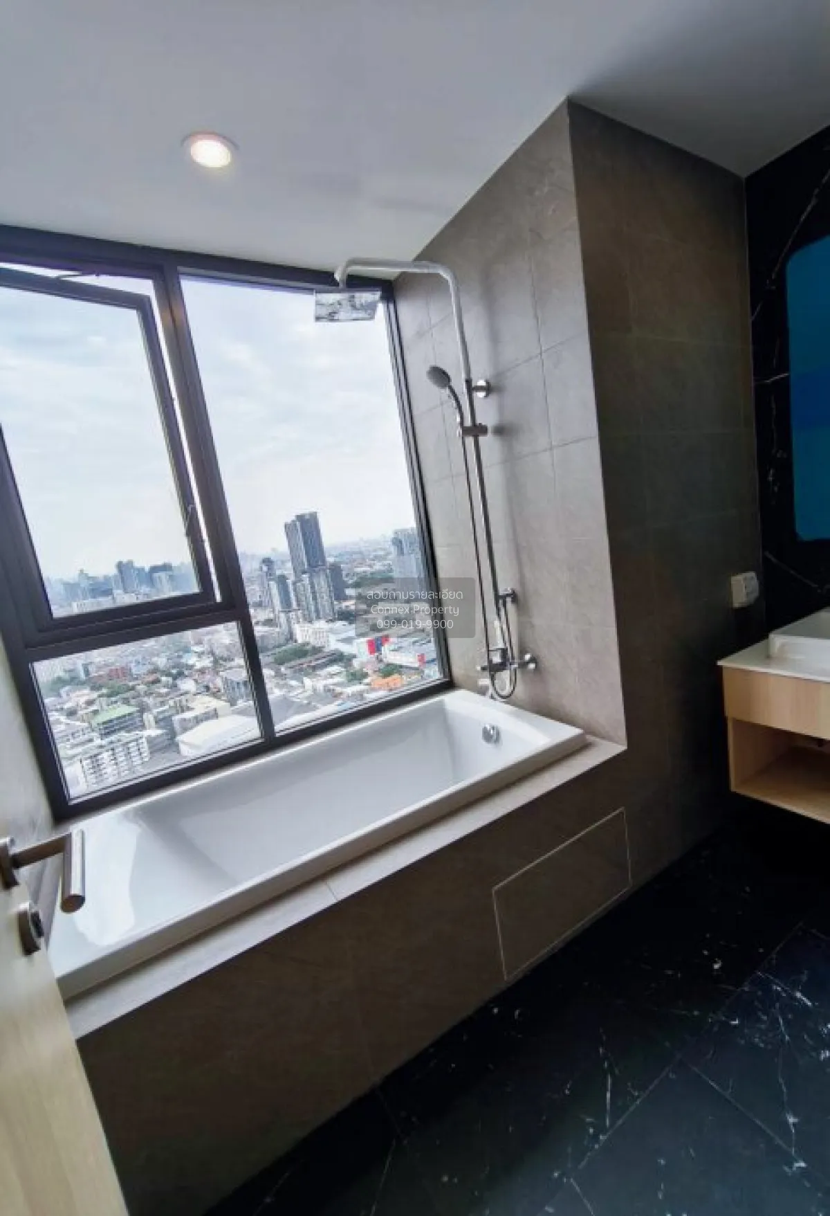 เช่าคอนโด  สกายไรส์ อเวนิว สุขุมวิท 64 ชั้นสูง บางจาก เขต พระโขนง