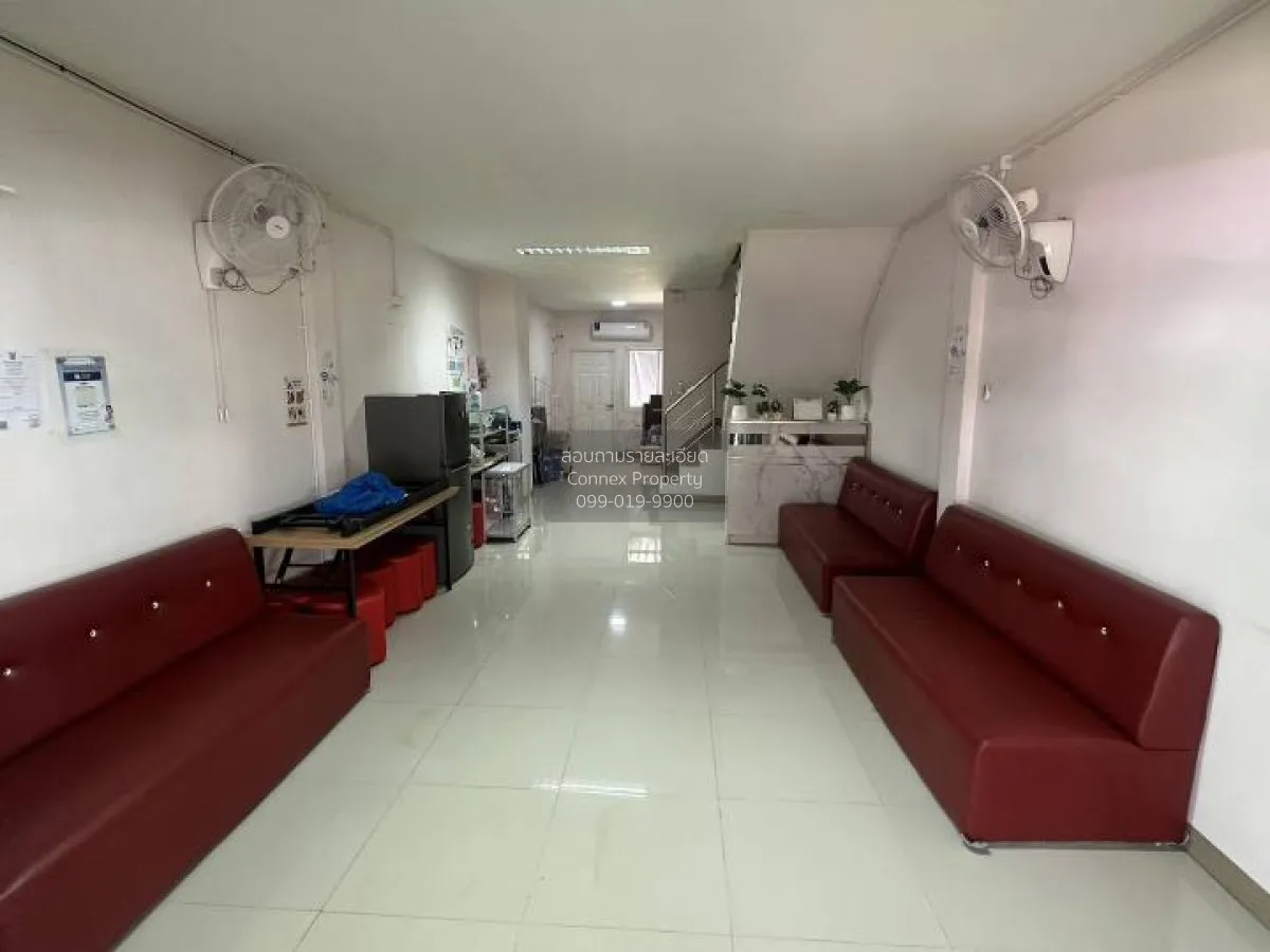 For Sale Two-story commercial building for sale, ready to move in 2