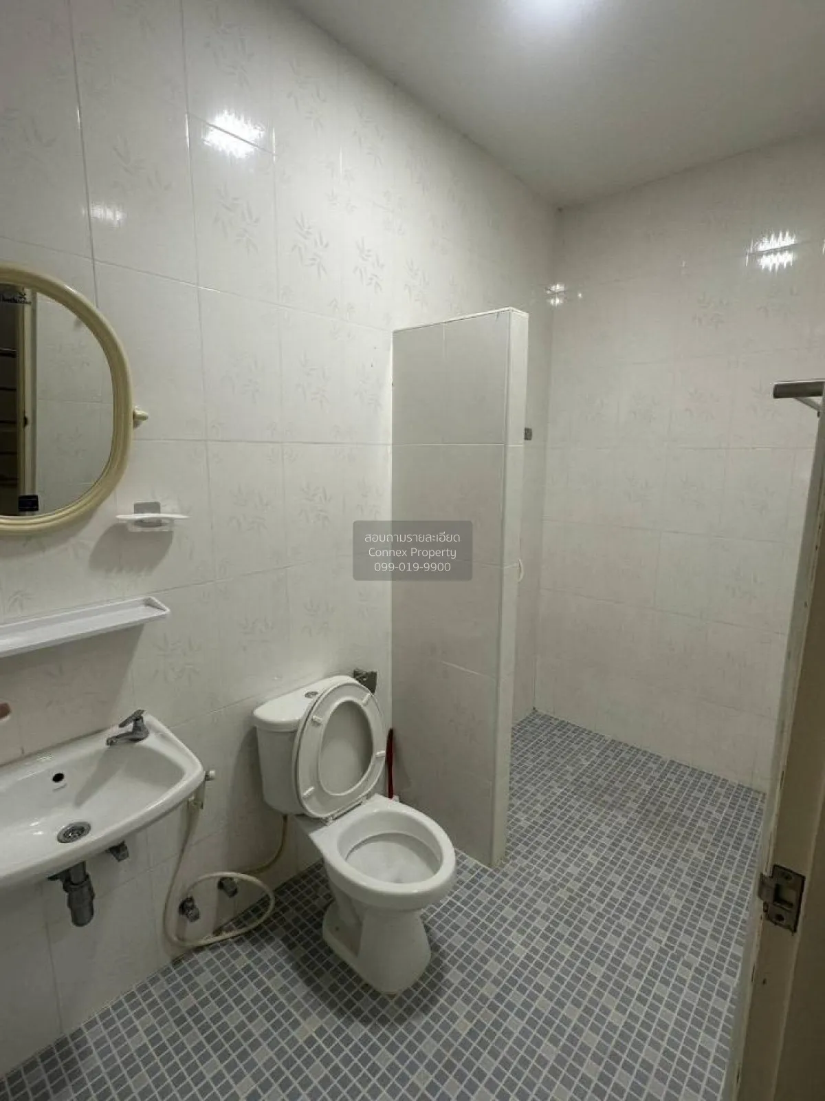 For Sale Two-story commercial building for sale, ready to move in