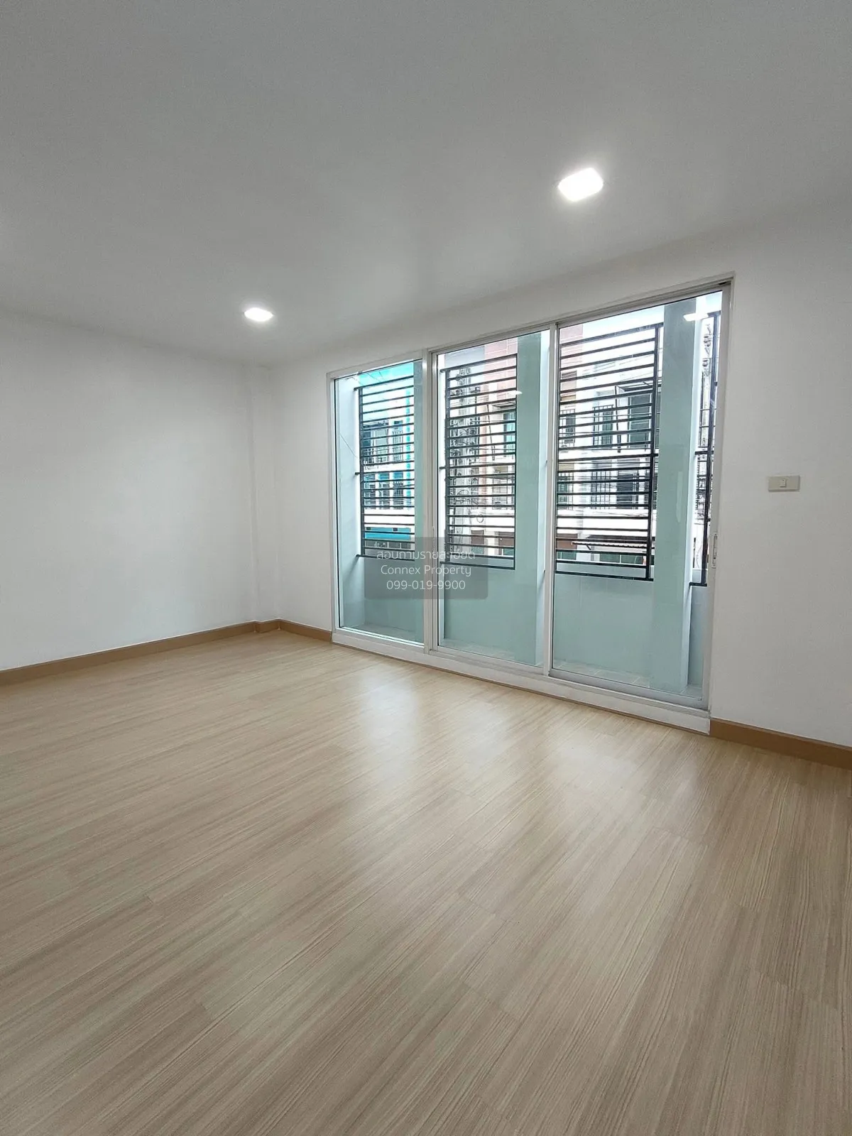 ขายทาวน์เฮ้าส์/ทาวน์โฮม  อาร์เคพาร์ค รามอินทรา - มีนบุรี หน้ากว้า