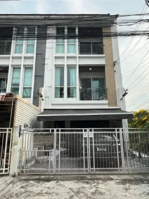 เช่าทาวน์เฮ้าส์/ทาวน์โฮม  บ้านกลางเมือง ลาดพร้าว 87 ชั้นสูง ห้องมุม หน้ากว้าง MRT-มหาดไทย (สายสีเหลือง) คลองเจ้าคุณสิงห์ เขต วังทองหลาง กรุงเทพ CX-147666