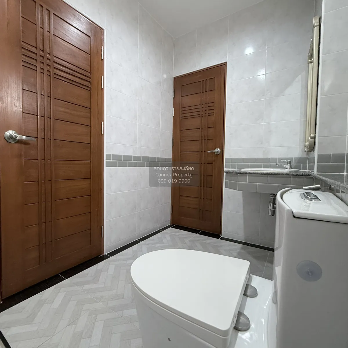 ขายบ้าน  บ้านบุรีรมย์ รามอินทรา - ซาฟารี รีโนเวทใหม่ สามวาตะวันตก