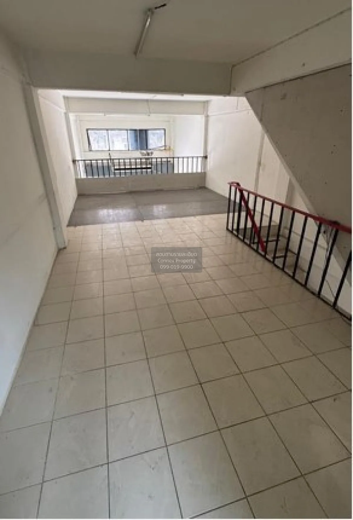 For Rent Four-story commercial building at Phra Nangklao intersec