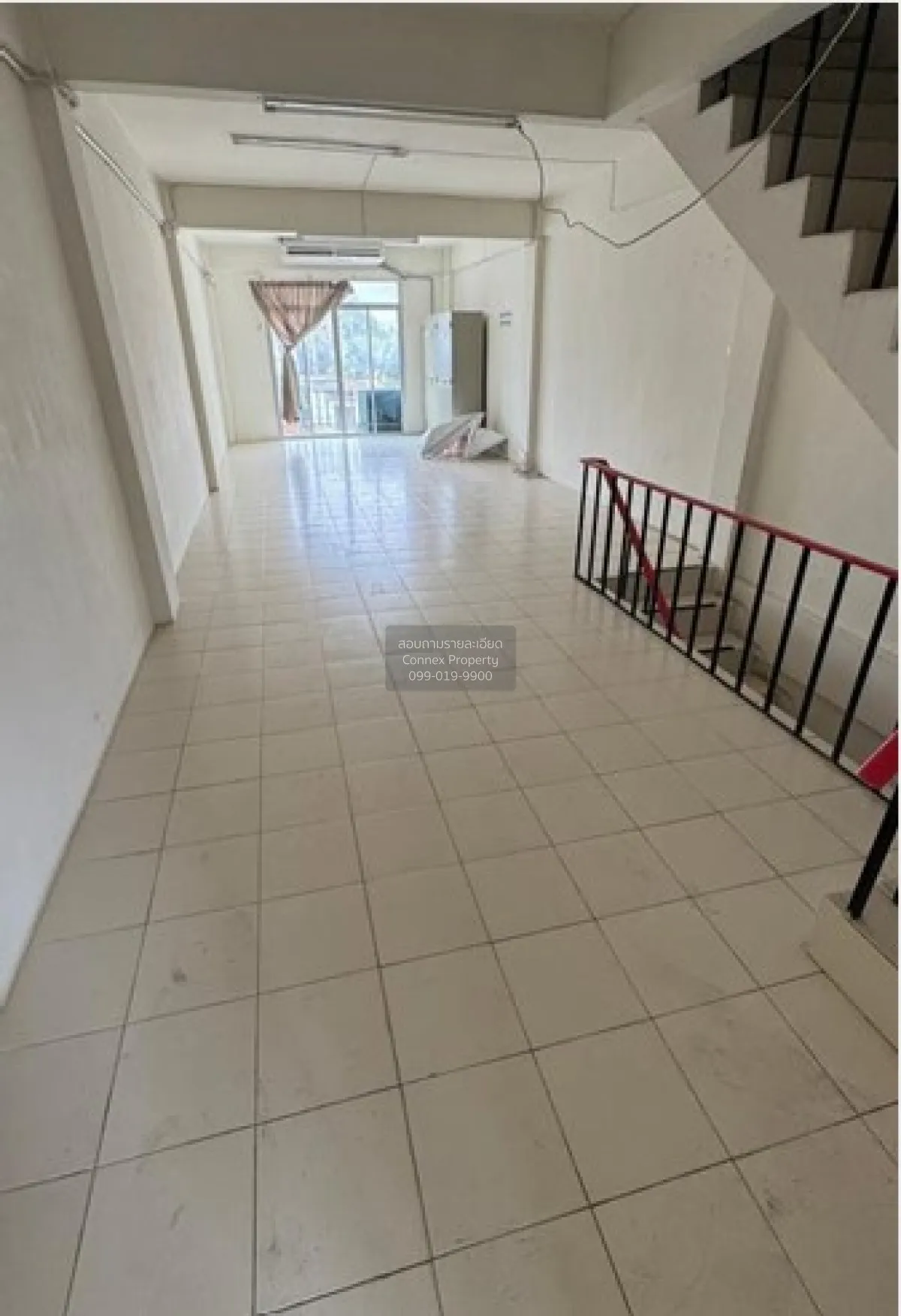 For Rent Four-story commercial building at Phra Nangklao intersec