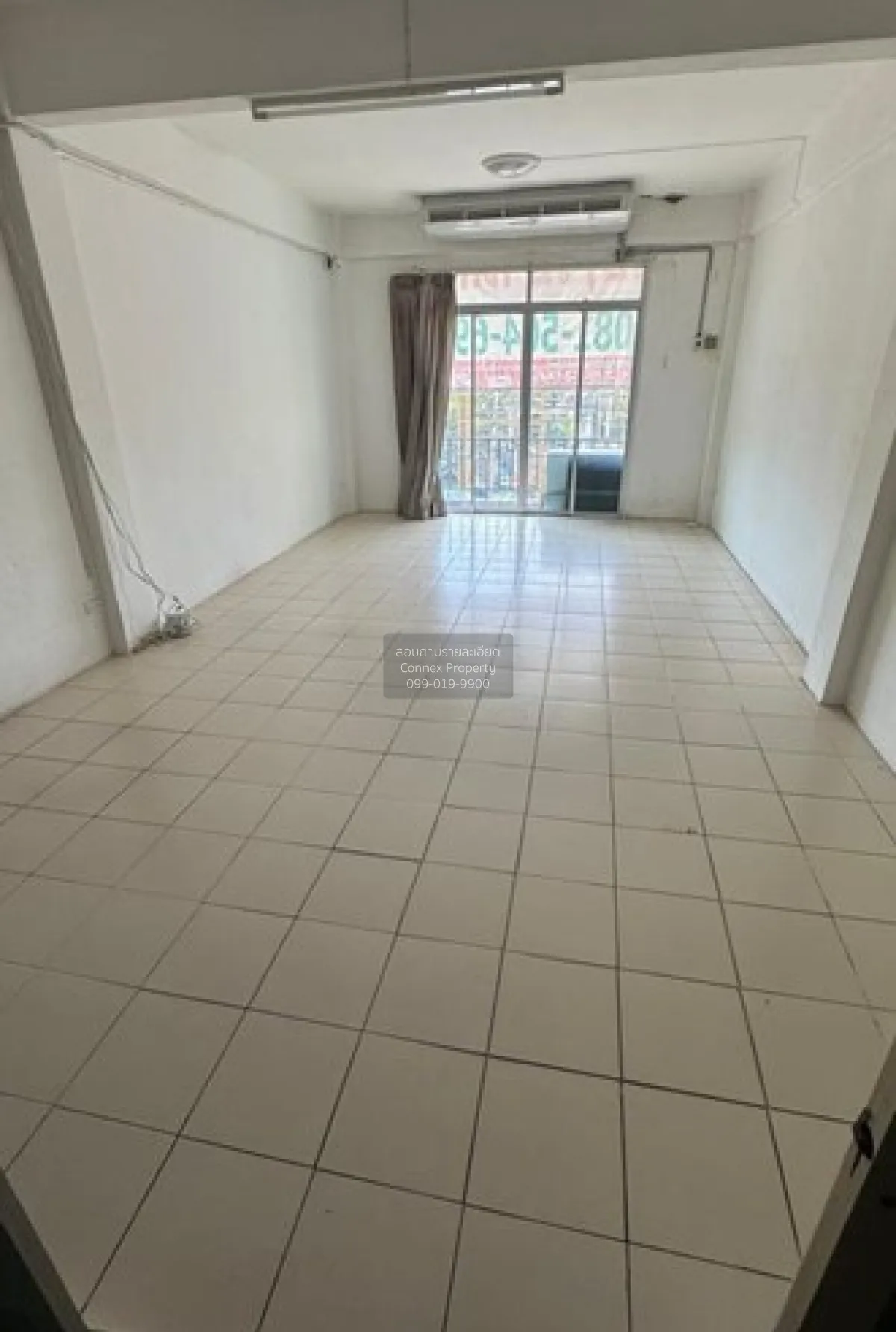 For Rent Four-story commercial building at Phra Nangklao intersec