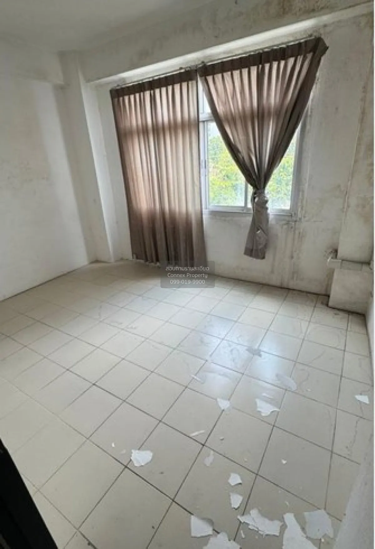 For Rent Four-story commercial building at Phra Nangklao intersec