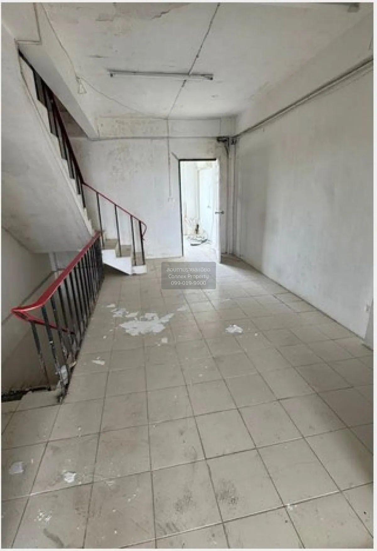 For Rent Four-story commercial building at Phra Nangklao intersec