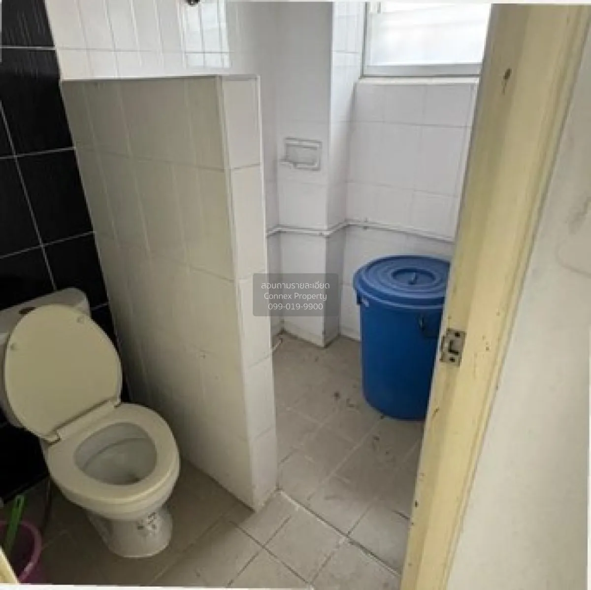 For Rent Four-story commercial building at Phra Nangklao intersec