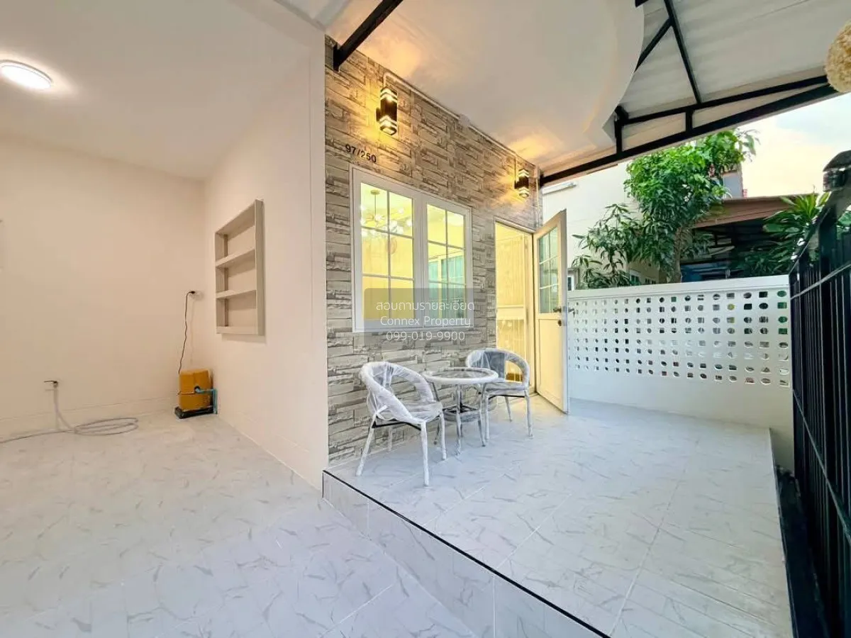 ขายทาวน์เฮ้าส์/ทาวน์โฮม  เฟื่องฟ้า 11 เฟส 7 ห้องมุม รีโนเวทใหม่ แ 2