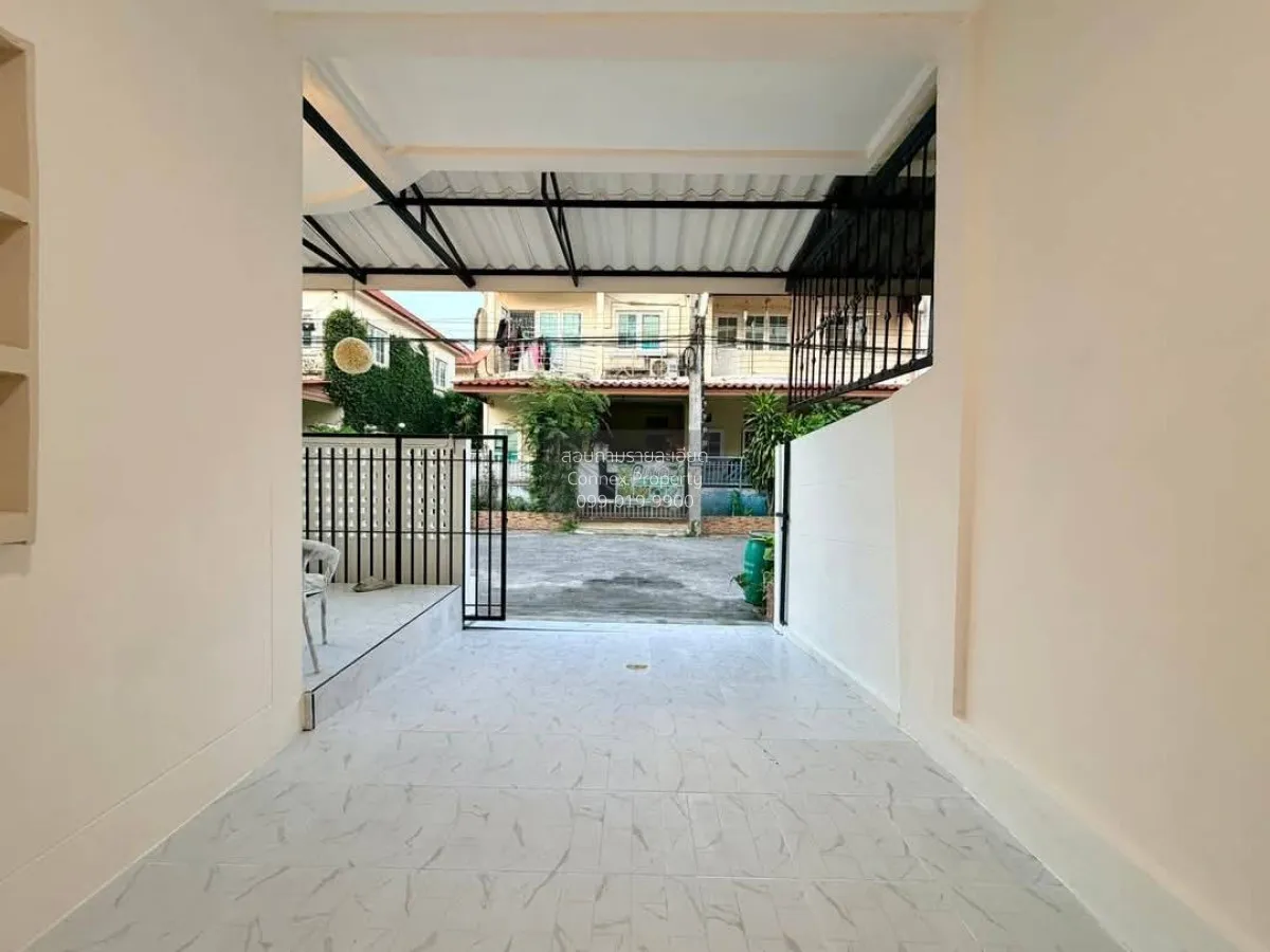 ขายทาวน์เฮ้าส์/ทาวน์โฮม  เฟื่องฟ้า 11 เฟส 7 ห้องมุม รีโนเวทใหม่ แ 3