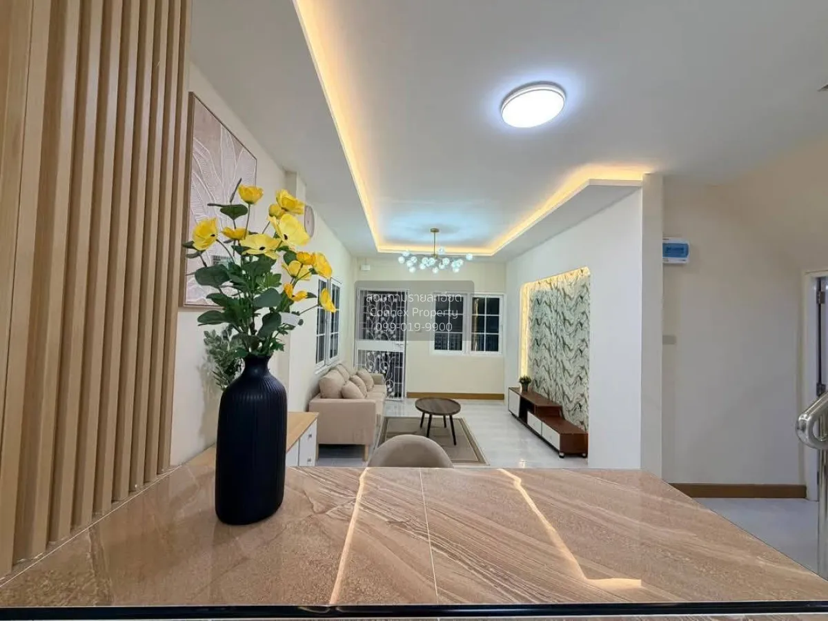 ขายทาวน์เฮ้าส์/ทาวน์โฮม  เฟื่องฟ้า 11 เฟส 7 ห้องมุม รีโนเวทใหม่ แ