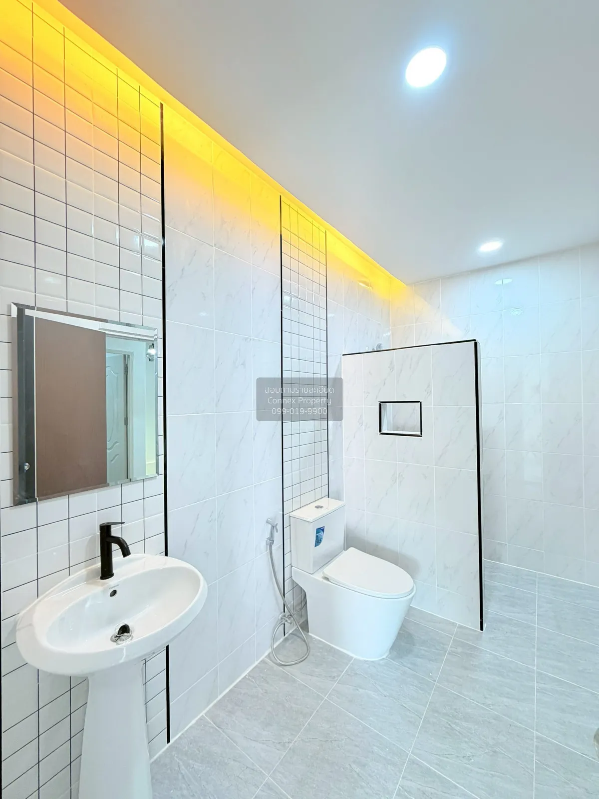 ขายทาวน์เฮ้าส์/ทาวน์โฮม  บ้านฟ้ารังสิต คลอง 4 หน้ากว้าง รีโนเวทให