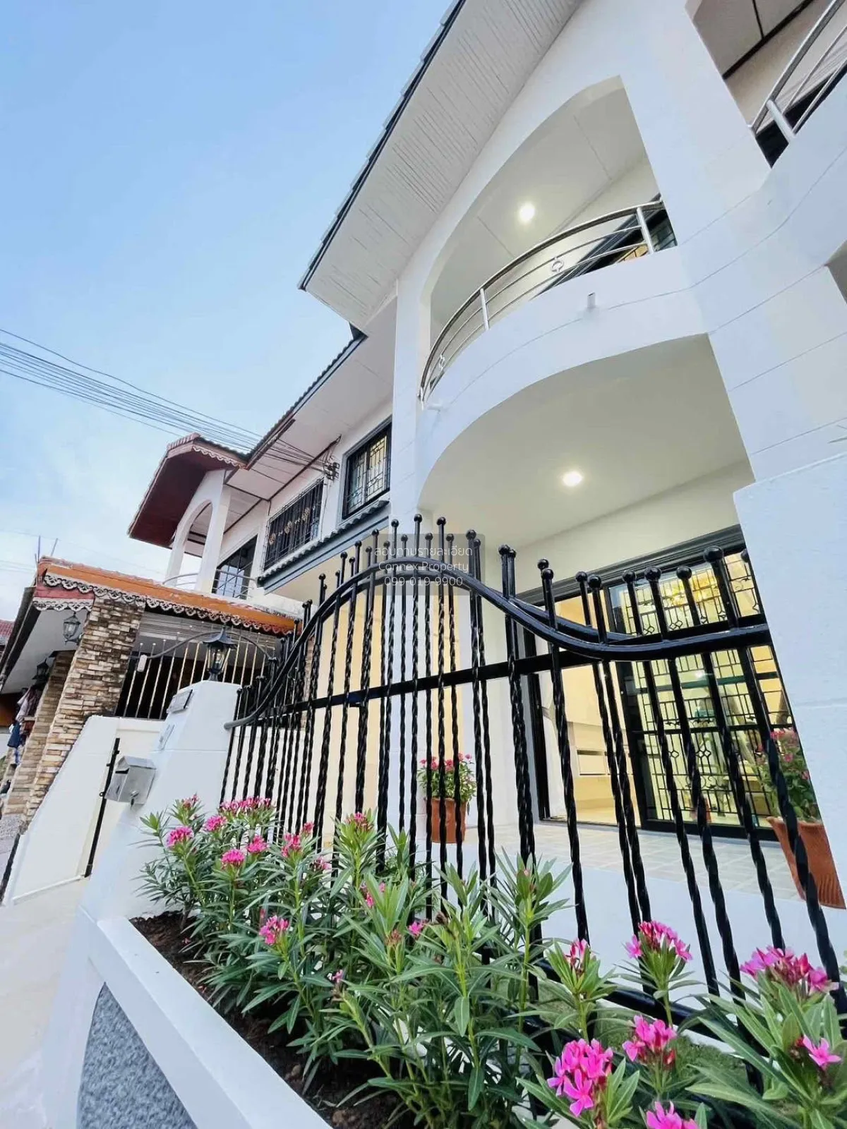 For Sale Townhouse/Townhome  , Eakmongkol 5/1 , newly renovated , 2