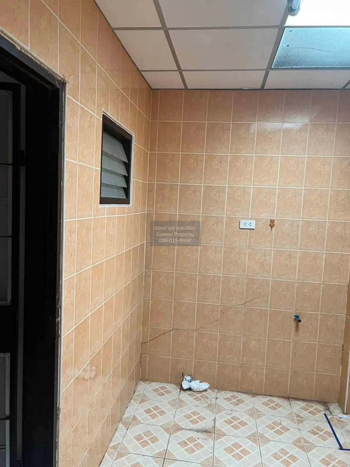 For Sale Townhouse/Townhome  , Phanason Villa 12 , BTS-Kheha , Th