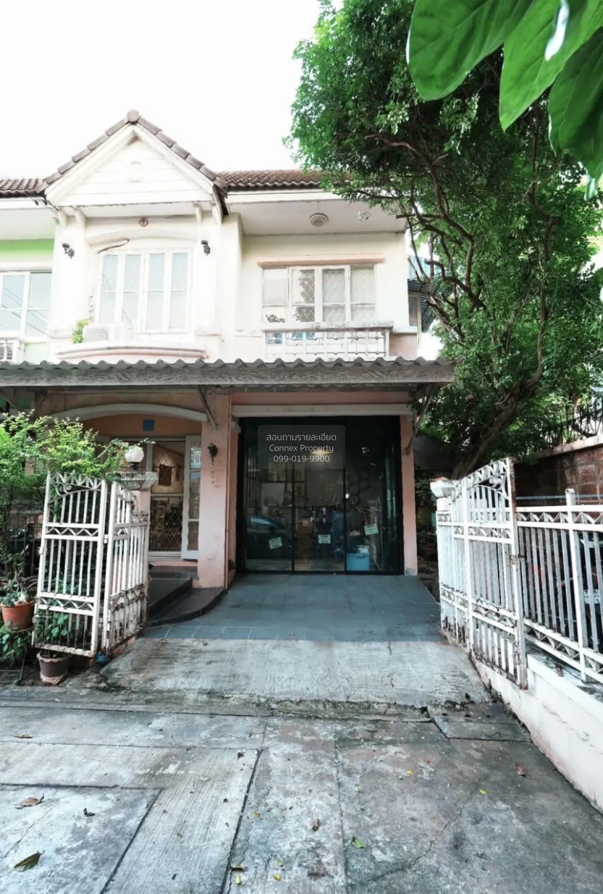 For Sale Townhouse/Townhome  , Busarin Ramintra , corner unit , w 1