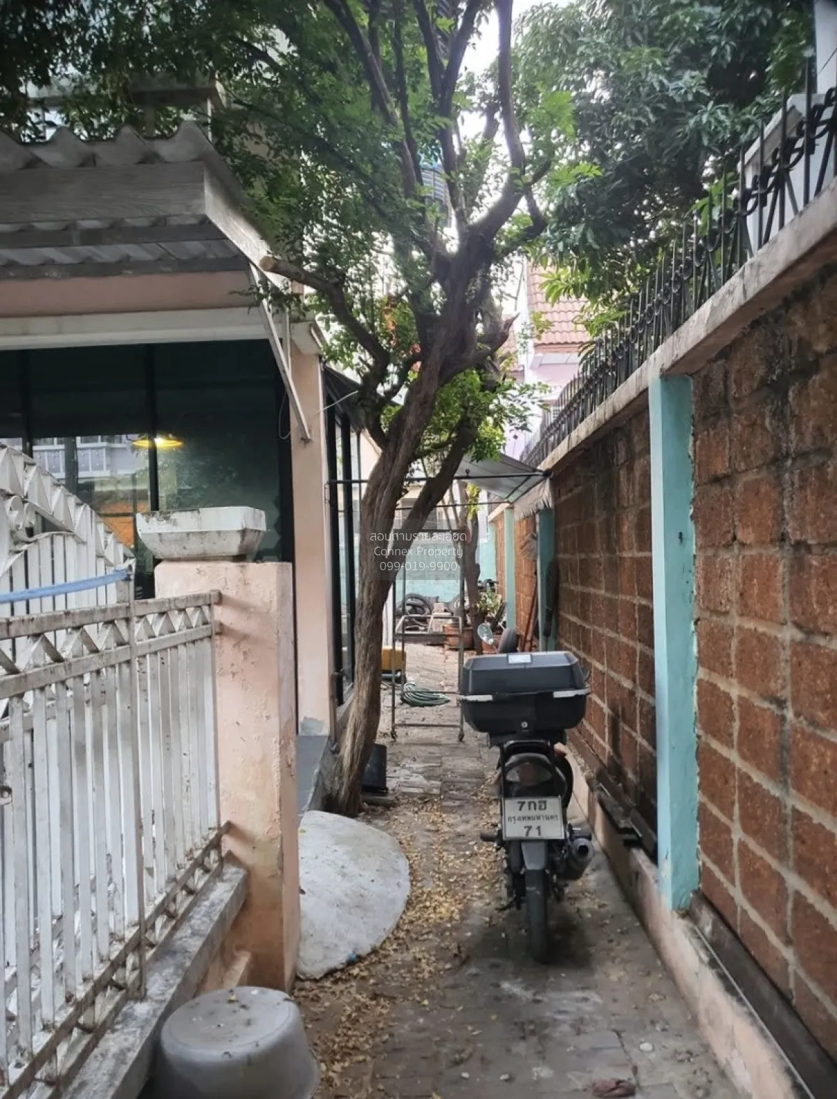 For Sale Townhouse/Townhome  , Busarin Ramintra , corner unit , w 3