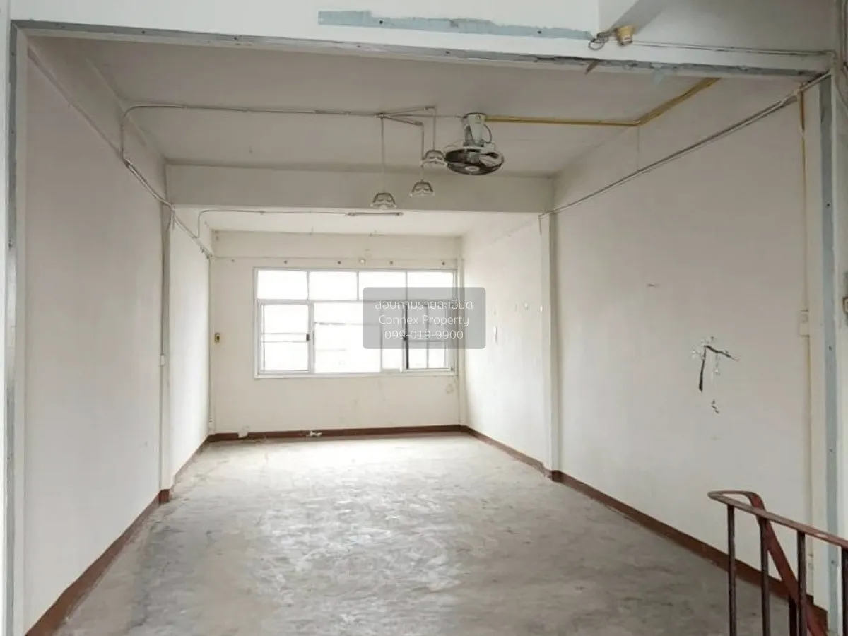For Rent Shophouse for sale in Chokchai 4, on the main road, sold 4