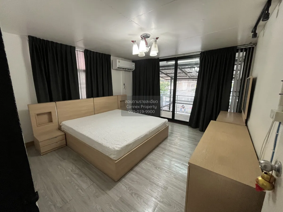 For Rent House-Home office Lad Prao 83 , corner unit , wide front