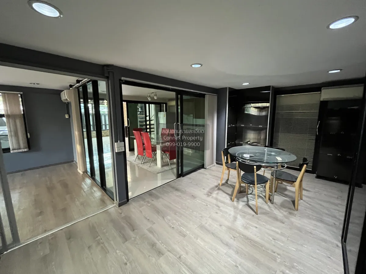 For Rent House-Home office Lad Prao 83 , corner unit , wide front