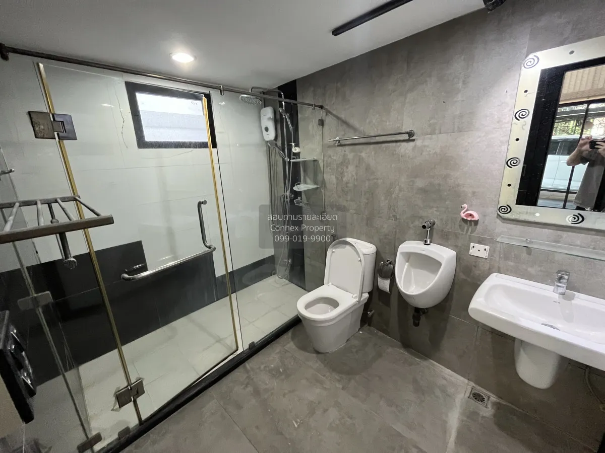 For Rent House-Home office Lad Prao 83 , corner unit , wide front