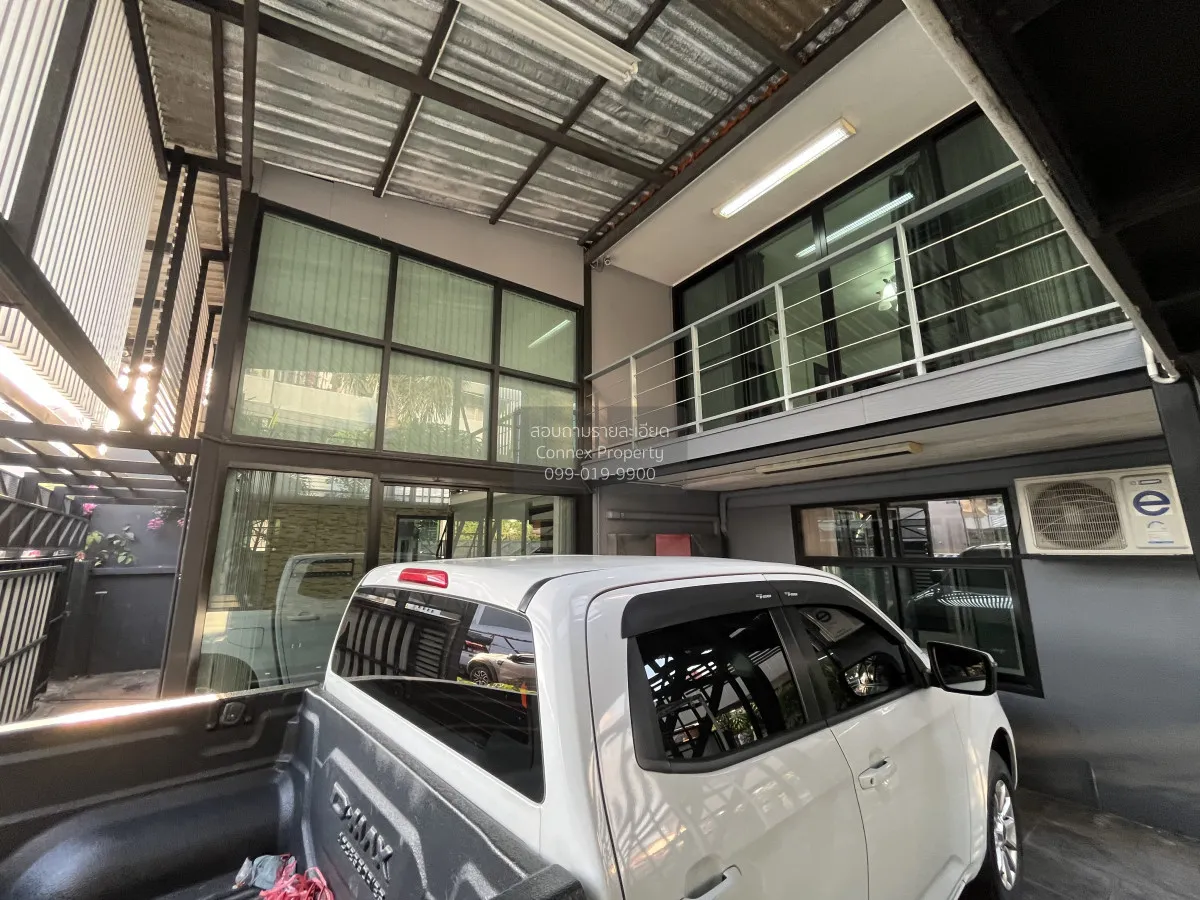 For Rent House-Home office Lad Prao 83 , corner unit , wide front