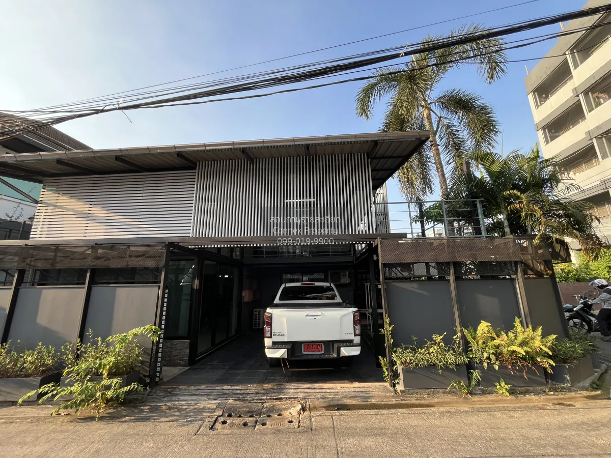 For Rent House-Home office Lad Prao 83 , corner unit , wide front