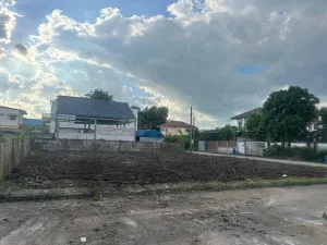 ขายที่ดินเปล่า  หมู่บ้าน แฮปปี้เพลสพาร์ค ห้องมุม คลองสามประเวศ เขต ลาดกระบัง กรุงเทพ CX-148439