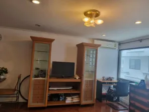 For Rent Condo , Sathorn Place , corner unit , wide frontage , newly renovated , BTS-Krung Thon Buri , Khlong Ton Sai , Khlong San , Bangkok , CX-148638