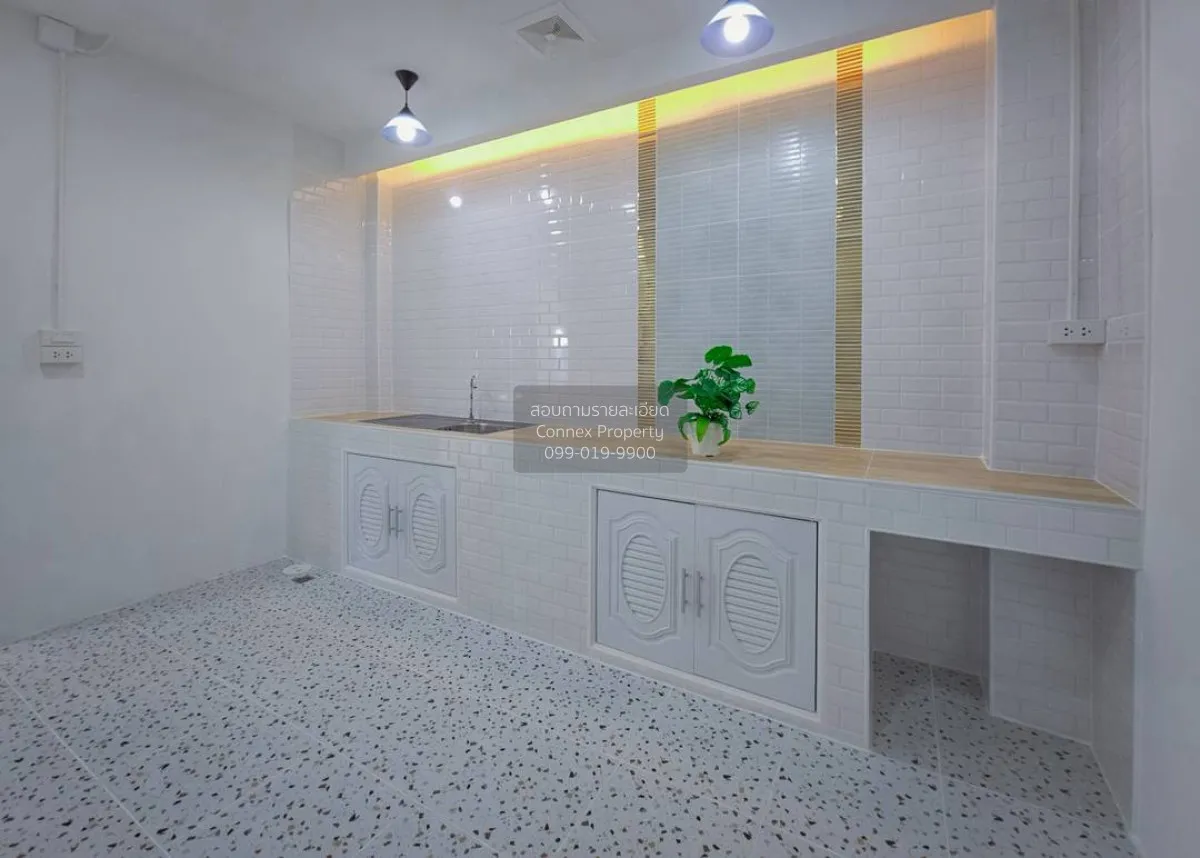 For Sale Townhouse/Townhome  , Buathong Thani Park , corner unit 