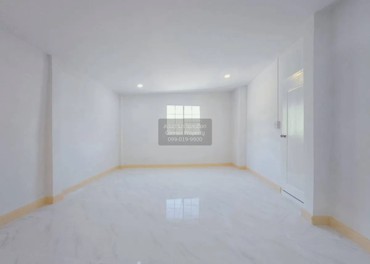 For Sale Townhouse/Townhome  , Buathong Thani Park , corner unit 