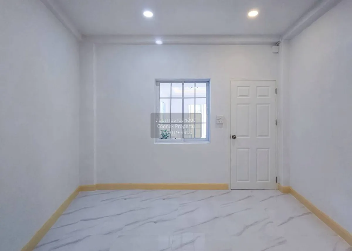 For Sale Townhouse/Townhome  , Buathong Thani Park , corner unit 