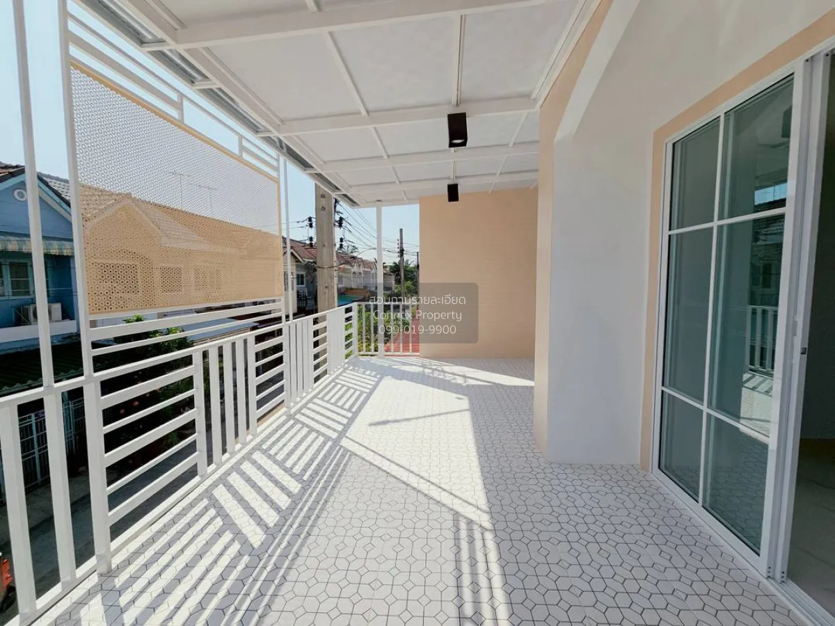 For Sale Townhouse/Townhome  , Buathong Thani Park , corner unit 